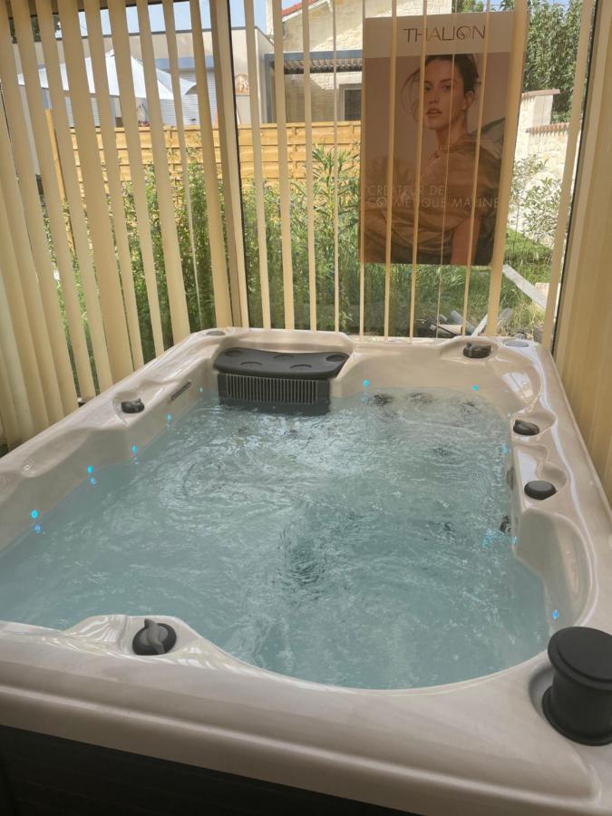 Houdarling Chalet Avec Hammam Sauna Jacuzzi Privatif Nimes Bagian luar foto